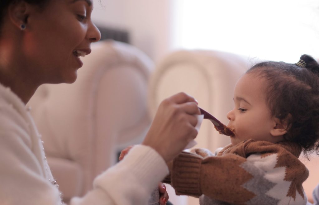 Bonding with Baby During Mealtimes